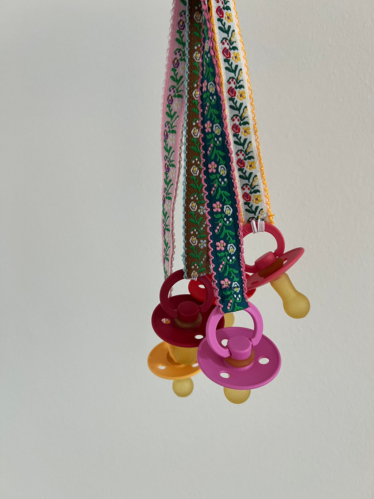 Pacifier clip